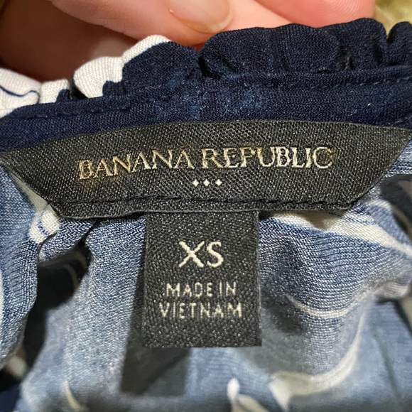 Banana Republic navy floral shirt-sleeve top - XS - Picture 2 of 2